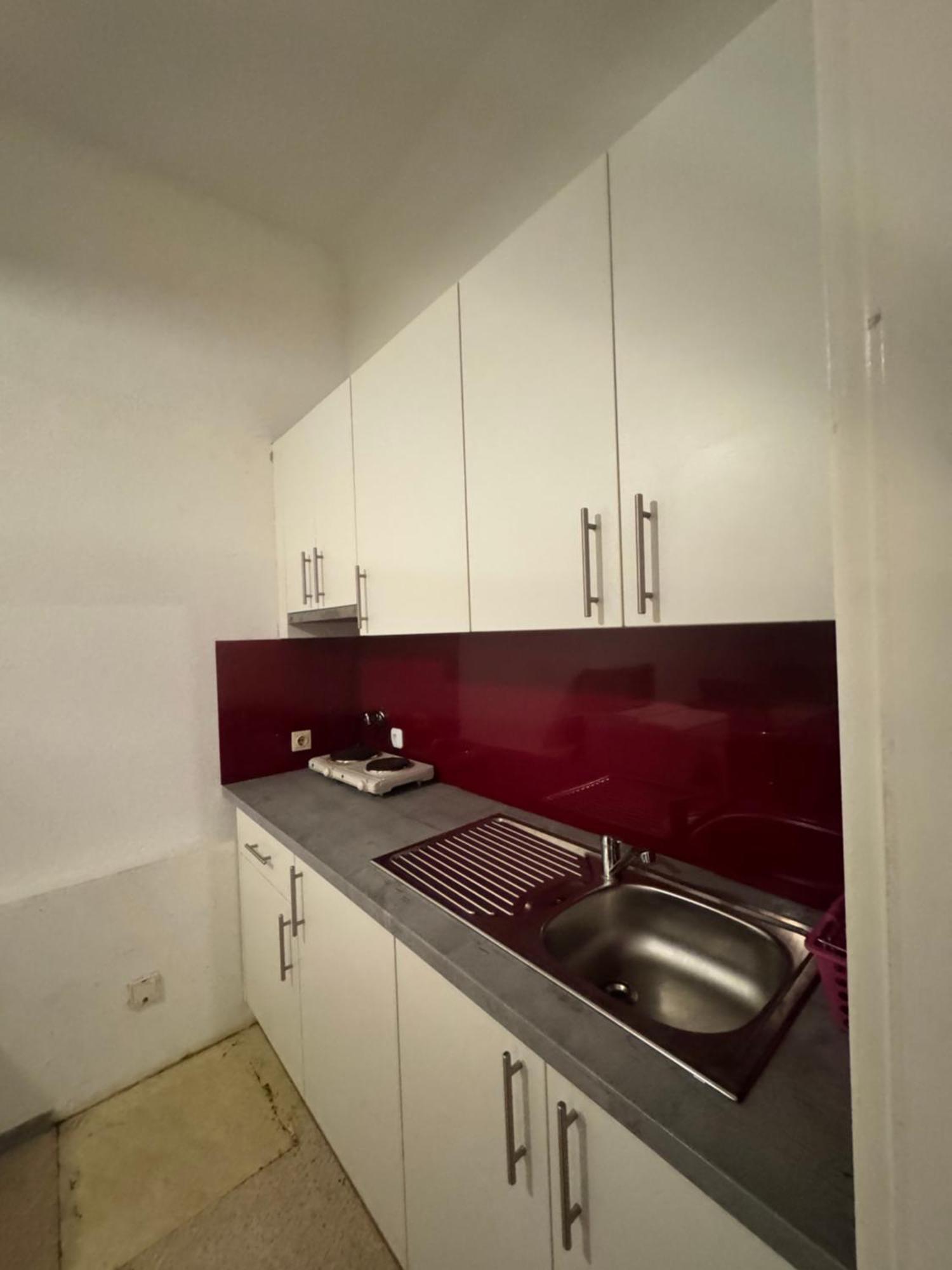 1100 Ganze 1 Apartment